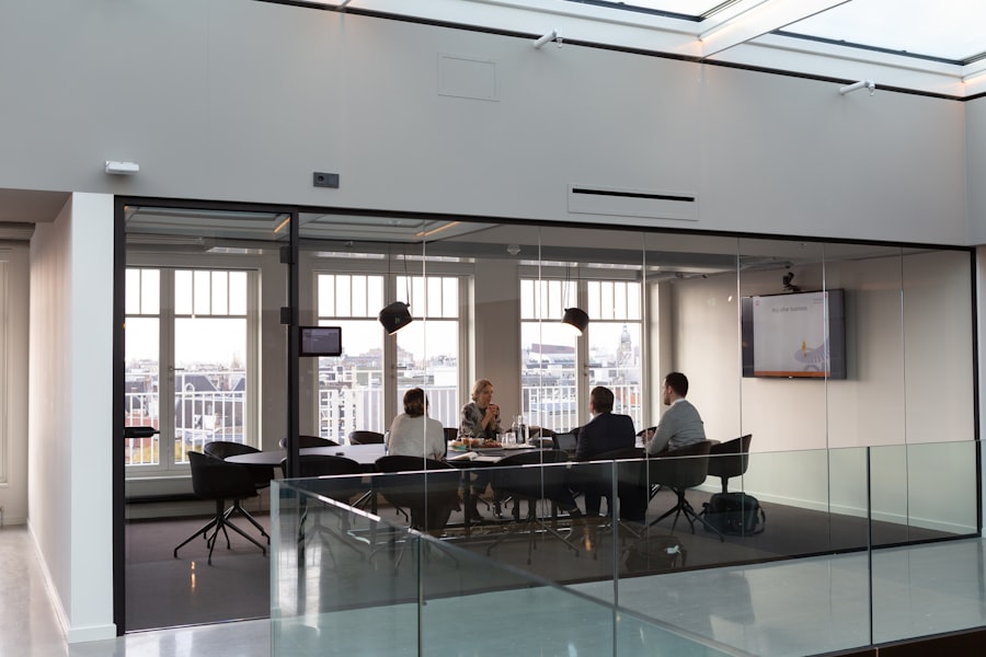 Design workshop with the team around a table